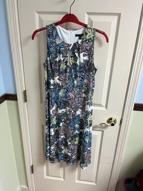 Maggy London floral dress 10, excellent preowned condition, no flaws